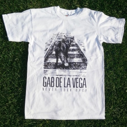 Gab De La Vega - Never Look Back - Bianca - T-Shirt